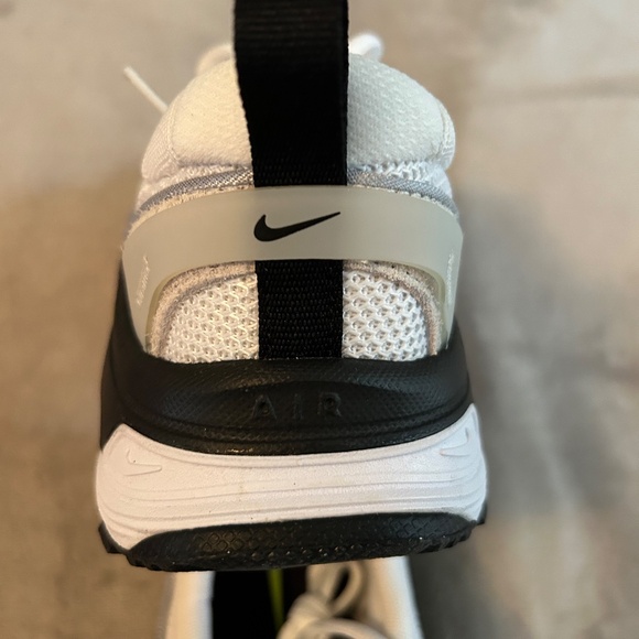 NIKE AIR MAX BLISS-SIZE 8 - Picture 2 of 7